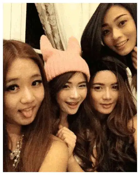 李连杰四位女儿亭亭玉立,被称"国民岳父",堪称中国版史泰龙