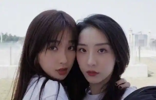 大虞海棠合体,虞书欣拍照挡了画面,赵小棠"抢镜"方式与众不同_互动