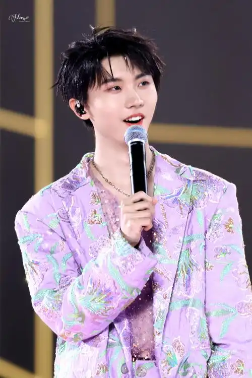 马嘉祺楼间楼演唱会##马嘉祺透视内搭