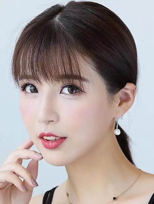 适合额头低的女生刘海发型好看 修饰脸型太美了