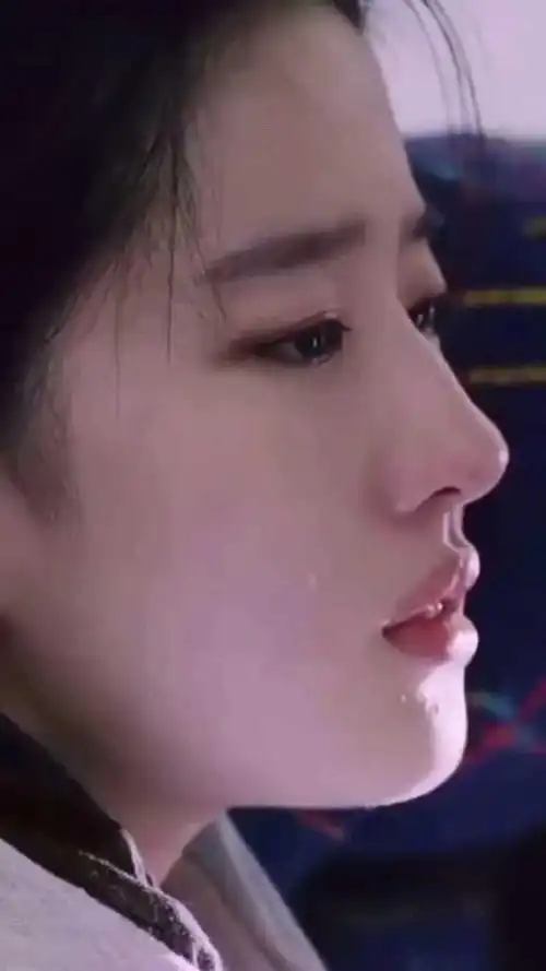 刘亦菲落泪,那都是神仙落泪啊!连哭戏都那么好看,不愧是神仙姐姐