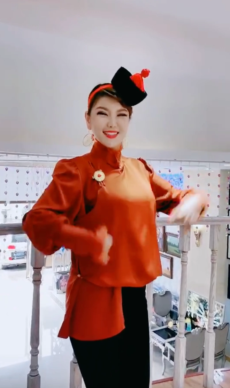 乌兰图雅唱响乌兰牧骑精神 永远做新时代红色文艺轻骑兵