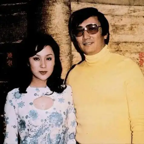 20岁嫩模与69岁谢贤相恋12年后获2000万分手费如今过得怎样