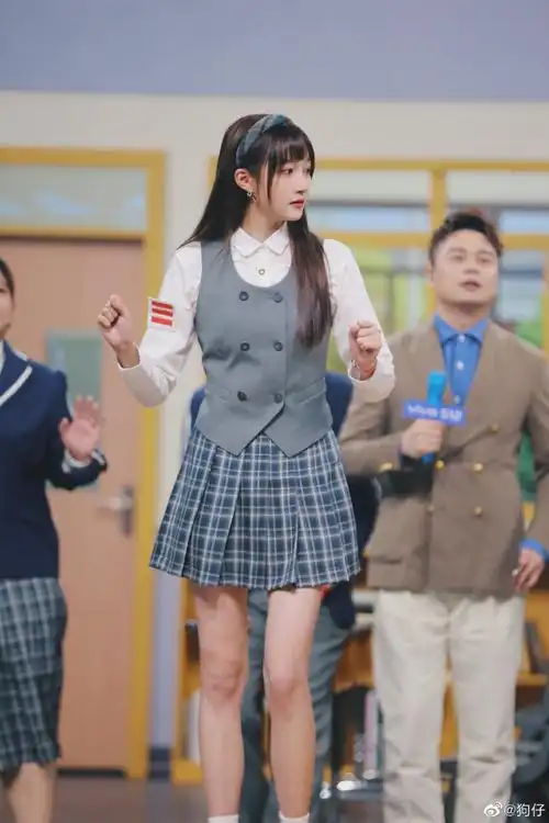 关晓彤王牌重逢校园再当大队委#关晓彤王牌校服造型好好看,期待贤彤