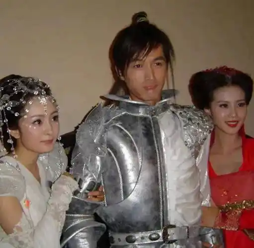 胡歌与妻子亲密近照登上热搜,网友热议:女方这颜值,爱了!