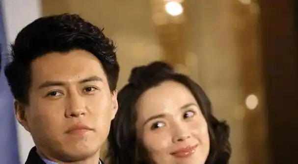 演员李佳:一婚嫁富商,二婚嫁靳东,40岁生二胎