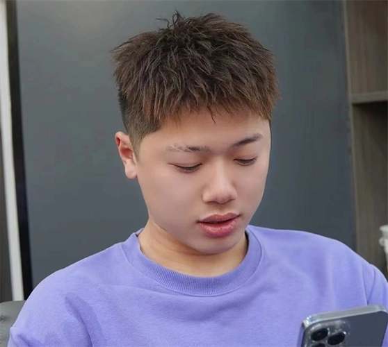 秋冬流行男生烫发 帅气渣男锡纸烫