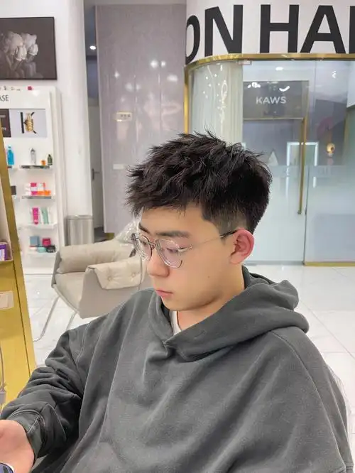 最火发型.男生摩根烫,男生发型设计,男生烫发.#今日发型