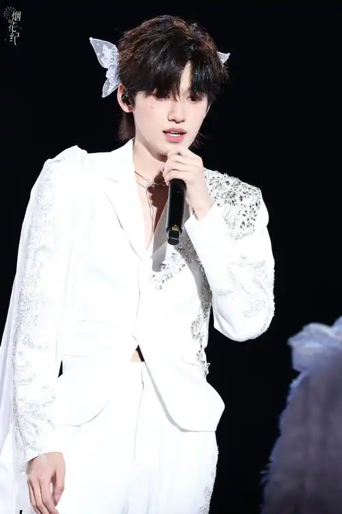 宋亚轩蝴蝶元素##时代少年团演唱会直播