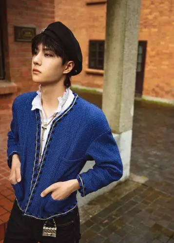 王一博红毯造型惊艳释出蓝色外套法式衬衫精致贵气如小王子