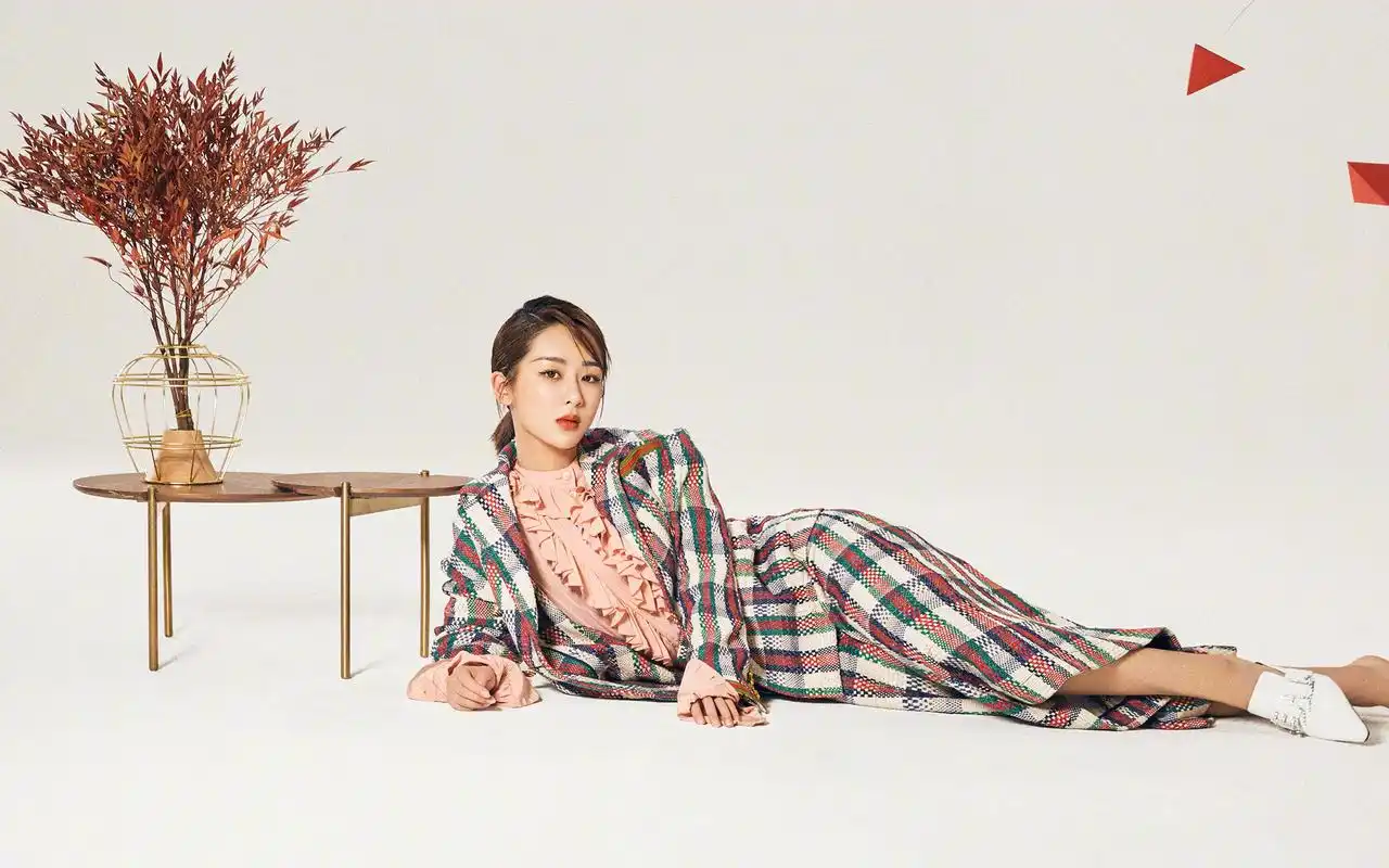 杨紫时尚杂志写真图片桌面壁纸高清大图预览1920x1200_大陆明星下载