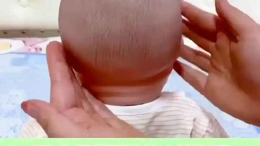 0-6个月是头型矫正关键期,偏头,扁头,尖头这样调整哦,让我们轻松学会