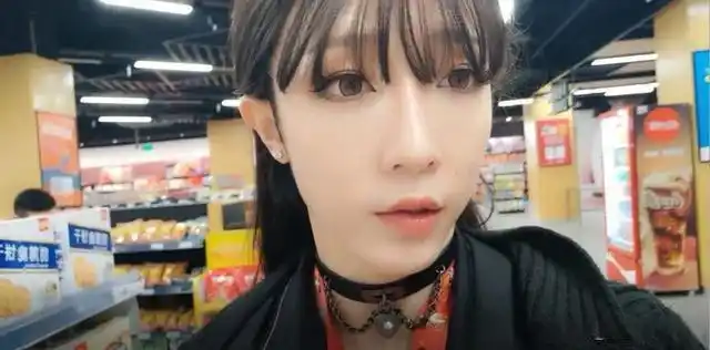 有在生活中见过穿女装的男性吗