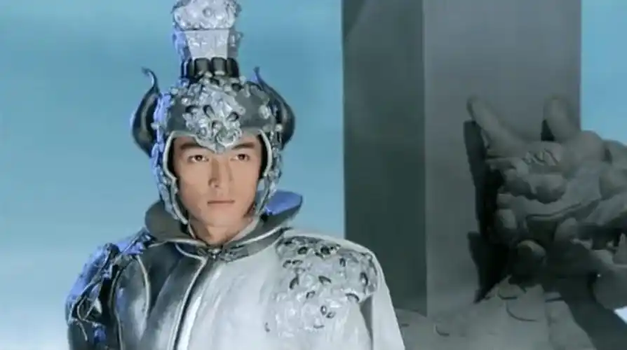 武功高强,心狠手辣,他这辈子唯一的目标就是打败胡歌饰演的飞蓬将军