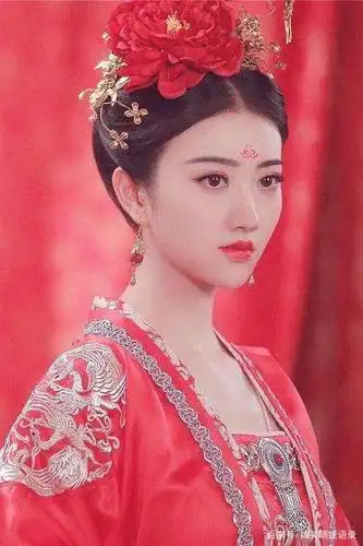 女明星惊艳红色古装