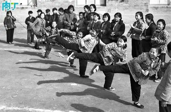 1,抹不去的记忆—70,80经典怀旧游戏8,跳皮筋