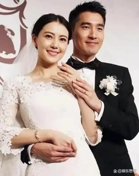 被丈夫拖累的女明星,王丽坤被"骗财骗色",董璇竹篮打水一场空