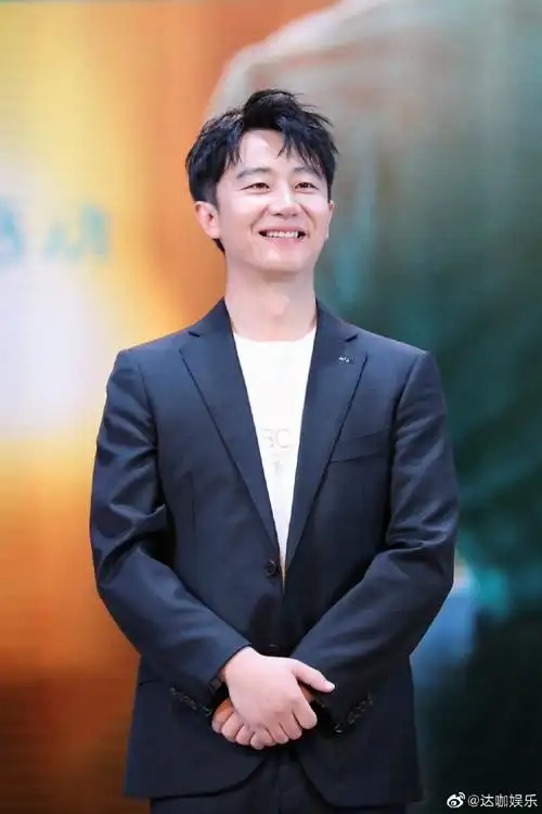 十六届广州大学生电影节#一天都在赶场路演的@黄轩的微博依旧笑容灿烂