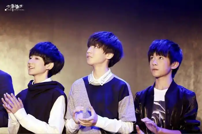 tfboys组合帅哥舞台演出照片18