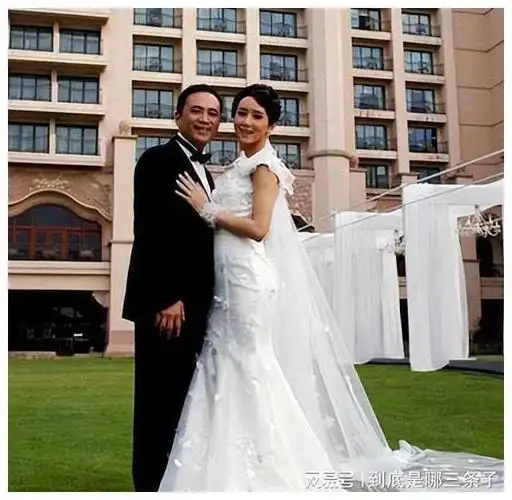 胡静嫁入马来西亚豪门老公为和她一起睡竟割掉自己扁桃体