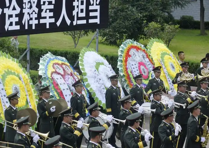 李磊杨树朋烈士遗体告别仪式在我市举行