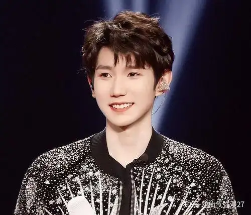 有哪些王源笑的很开心的图片? - 知乎