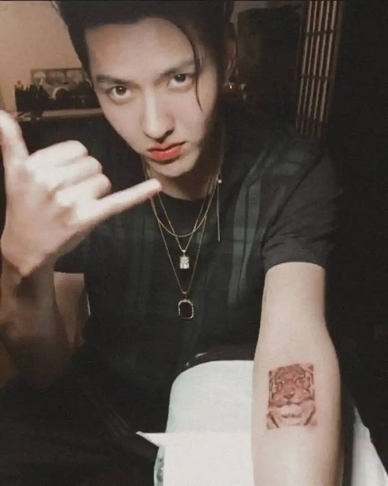 吴亦凡纹身# 吴亦凡手臂纹身