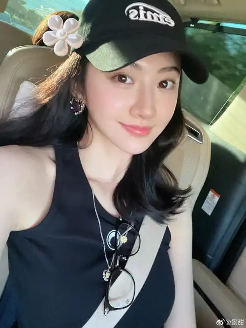 景甜晒夏日新照 肌肤吹弹可破 - 青岛新闻网