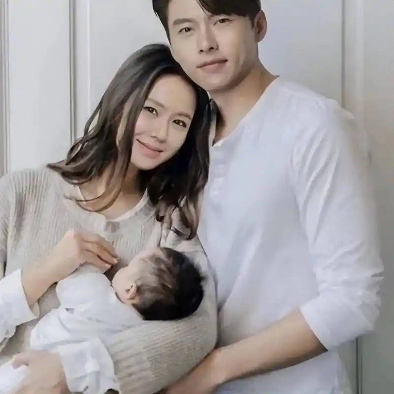 玄彬孙艺珍居家生活照公开:结婚之后的他们更加甜蜜了_照片_孩子_合成