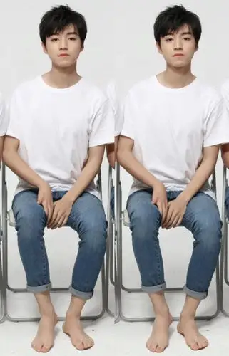 提问:王俊凯穿多大码的鞋