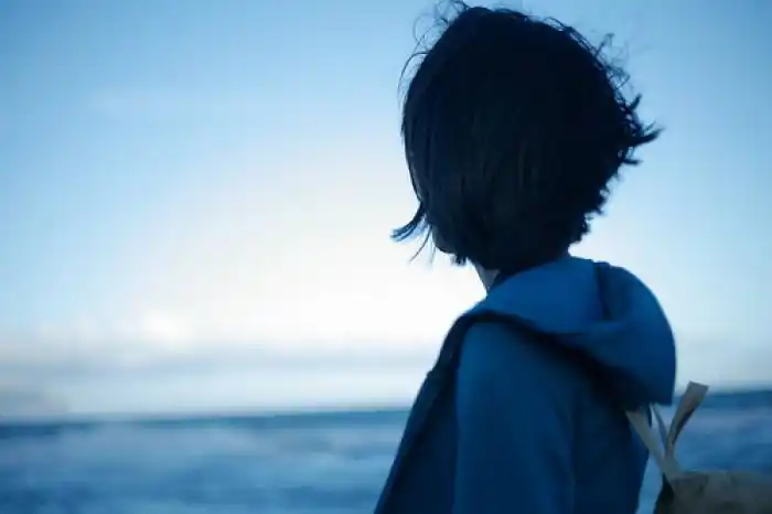 不喜欢说话,也不喜欢人多, 就这样一个人.