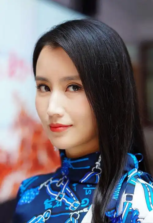 上海主持人伏玟晓:出生农村,十年两婚两离,35岁的她近况如何?