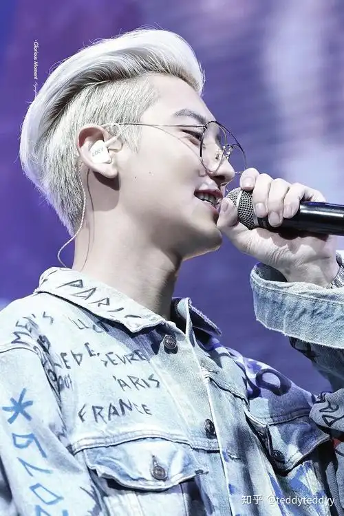 有没有朴灿烈五巡大背头的照片啊? - 知乎