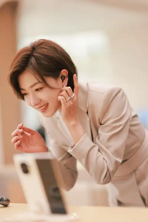 万茜超话94#上海新华为旗舰店开业#遥遥领先@万茜