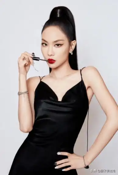 "糊牌太后"王霏霏的另类成名史,和她背后的绯闻男友们_节目_舞蹈_孙坚