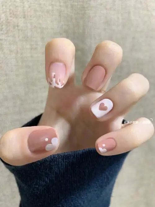 童趣奶牛爱心手绘显白可爱美甲