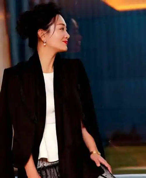 演员涓子:当红时嫁圈外丈夫,婚后生两子,幸福圆满_王晴_大学_成为了