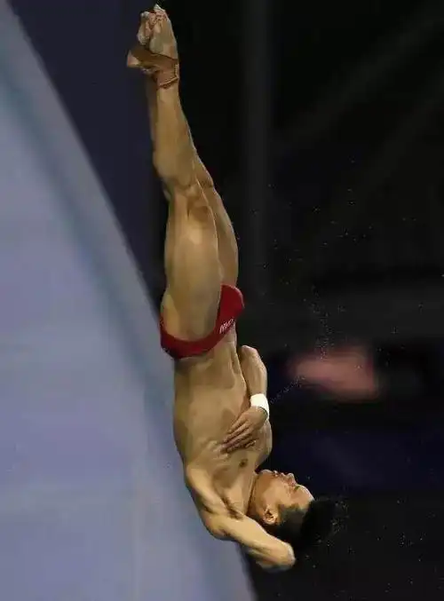 陈艾森一个跳台传奇少年到国民新宠的进化路