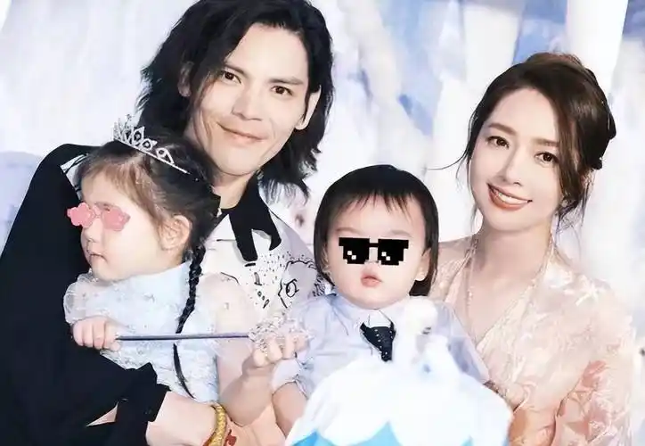 向佐晒照为长女庆生,3岁小奶皇面露不耐似生气,郭碧婷遮肚疑3胎_事情