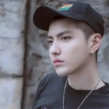 最新吴亦凡带帽子头像图片大全