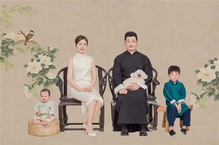 演员齐奎首曝家庭写真 一家四口幸福满满