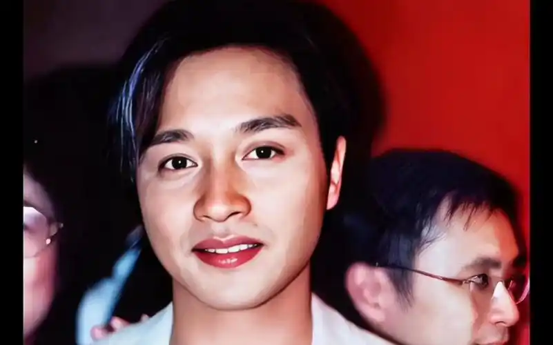 哥哥张国荣挑染发型,很难不爱