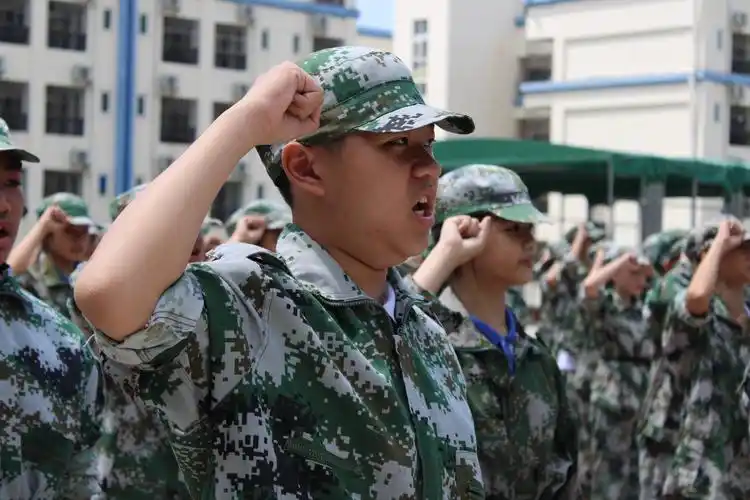 青春正当时,军装展风采——皇岗中学2019年秋季学生国防教育综合实践