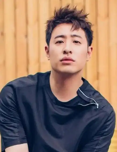 潘玮柏近照发福变胖,本人超像郝邵文,网友大呼快减肥!