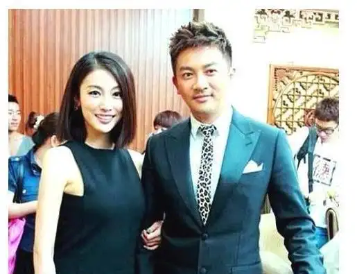 藏的够深,苏有朋结婚15年不让妻子露面,网友:难怪林心如毁约