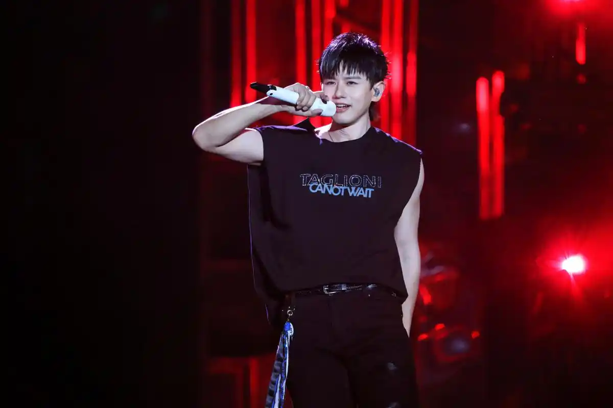 张杰@张杰未live巡回演唱会  北斗闪曜,唱彼方,唱永恒 星河辽阔,肝创