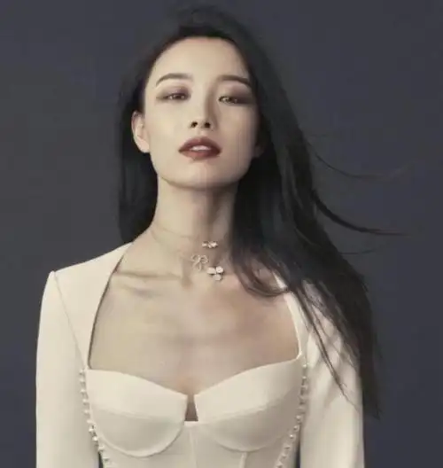 "瘦成竹竿,全身涂白,雌雄难辨"?娱乐圈的"病态审美"该停了