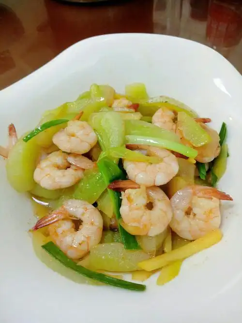 夏日炎炎,简单易做的家常菜黄瓜炒虾仁.