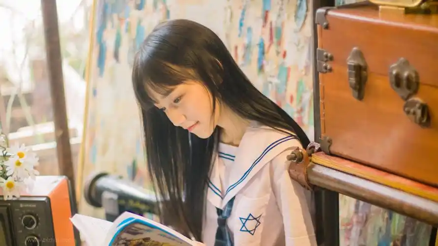 校服可爱女生4k壁纸