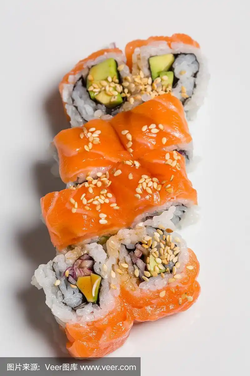 烟熏三文鱼寿司卷